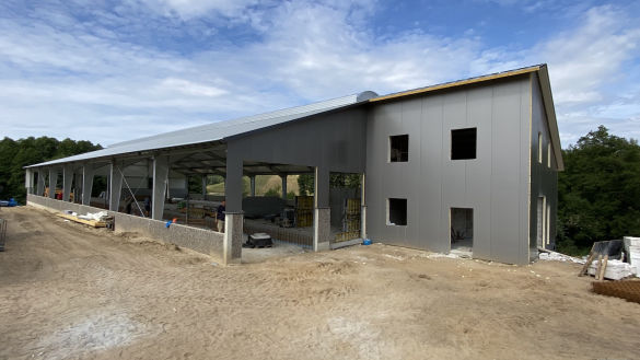 HPQ budowa nowoczesnej obory