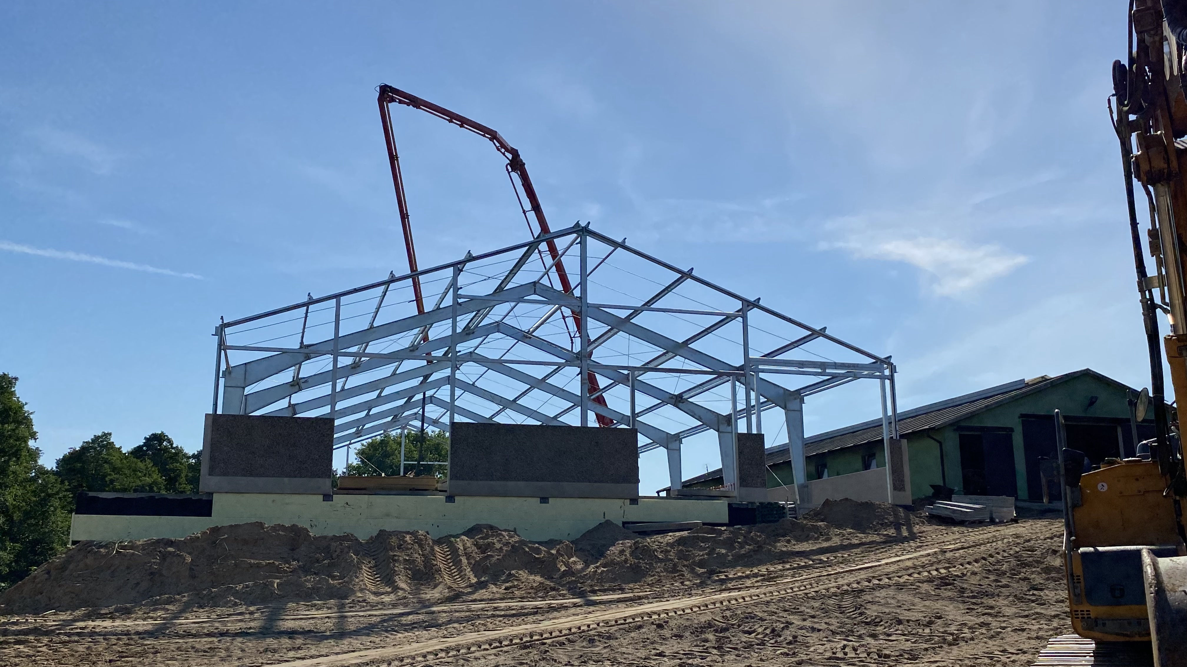 HPQ budowa nowoczesnej obory