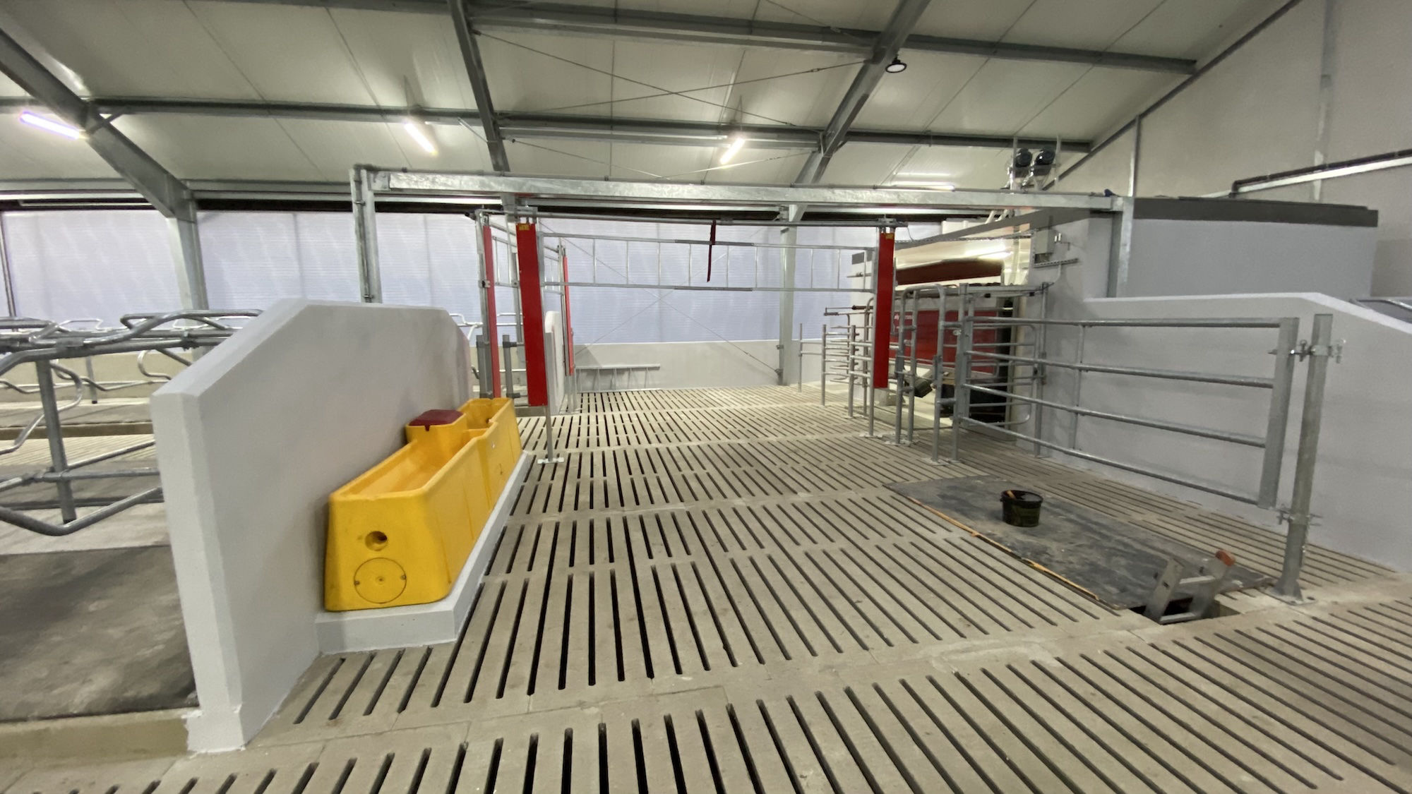 HPQ budowa nowoczesnej obory